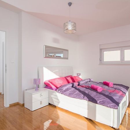 Fucshia Dreams, Brand New Penthouse For 8 Leilighet Novalja Eksteriør bilde
